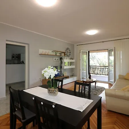 Luna Apartment *