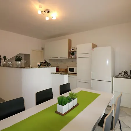 Luna Apartment Porec