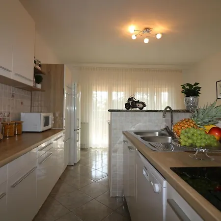Luna Apartment *